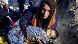 Τη μέρα της γυναίκας τη λένε προσφυγιά: Κακοποιημένη από τις βόμβες στον πόλεμο και την παλιανθρωπιά στην ειρήνη!