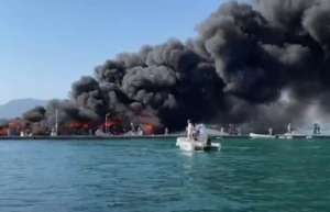 Βίντεο από τη μεγάλη φωτιά που έκαψε 4 σκάφη στη μαρίνα Γουβιών