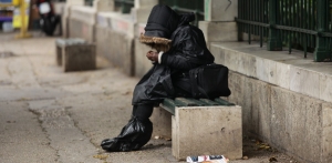 Δραματική αύξηση όσων ζουν με μισθό κάτω από το όριο της φτώχειας - Ένας στους 8 ζει με 200€ !