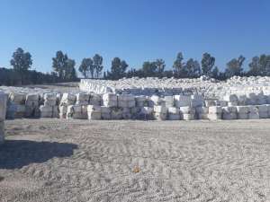 Mεταφέρονται τα δεματοποιημένα απορρίμματα από τα Μεσοράχια Λευκίμμης
