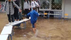 Για τα πλημμυρισμένα σχολεία…
