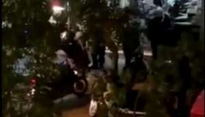 Άγριος ξυλοδαρμός πολιτών μετά την εισβολή αστυνομικών σε κατάστημα στη Ν. Σμύρνη (Βίντεο)