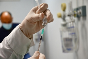 Νοσηλεύτρια στην Κέρκυρα παρέλυσε μετά τον εμβολιασμό της - Τι λένε γιατροί και Γιαννάκος - ΒΙΝΤΕΟ