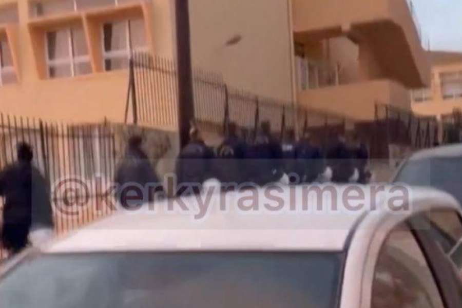 ΒΙΝΤΕΟ - ΣΟΚ από την εισβολή αστυνομικών σε Λύκεια της Κέρκυρας! Προσαγωγές μαθητών!