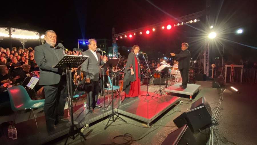 Μάγεψε η συναυλία για το Μίκη Θεοδωράκη με τη Μαρία Φαραντούρη στην Κέρκυρα (ΦΩΤΟ - ΒΙΝΤΕΟ)