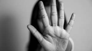 «Αξιολογεί» η Ν. Κεραμέως συγκαλύπτοντας περιστατικό σεξουαλικής παρενόχλησης – Σοβαρή καταγγελία
