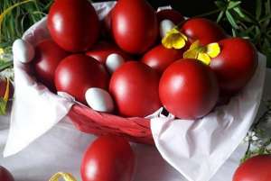 Μεγάλη Πέμπτη: Σήμερα βάφουμε τα αυγά -Τα έθιμα και οι παραδόσεις στην Κέρκυρα και σε άλλα μέρη της Ελλάδας