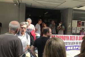Δυναμική συγκέντρωση διαμαρτυρίας ενάντια στις διώξεις στη ΔΙΔΕ Πειραιά