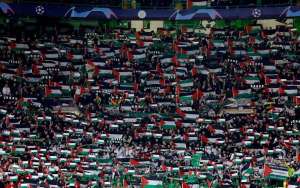 Δείτε αυτό το μεγαλείο… Οι οπαδοί του σκωτσέζικου συλλόγου «Σέλτικ» επευφημούν τον Παλαιστινιακό λαό