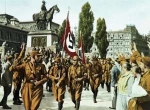 Τα ναζιστικά Τάγματα Εφόδου διαλύθηκαν 8 Μαϊου 1945 με τη συνθηκολόγηση της Γερμανίας