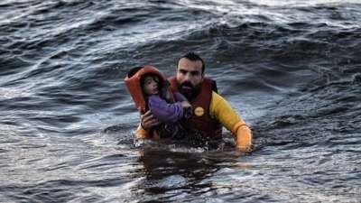 Ολόκληρο χρόνο η θάλασσα ξέβραζε σταυρούς, κανείς δεν βούτηξε να πιάσει έναν…