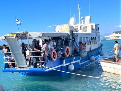 Ο καπετάνιος του ΠΗΓΑΣΟΣ βουτά για να “ξεκολλήσει” το πλοίο του