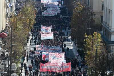 Βούλιαξε η Αθήνα από διαδηλωτές! - Στους δρόμους συνεχίζουμε τον αγώνα!