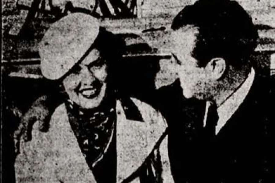 Το ερωτευμένο ζευγάρι σε φωτογραφία εφημερίδας της εποχής.ι