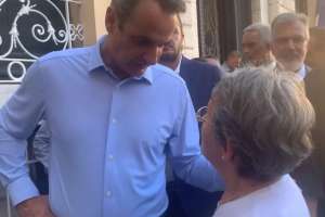 Ψεύτικες δικαιολογίες για τη ντροπιαστική συμπεριφορά του Μητσοτάκη στην Κερκυραία συνταξιούχο  που του είπε «πεινάω»