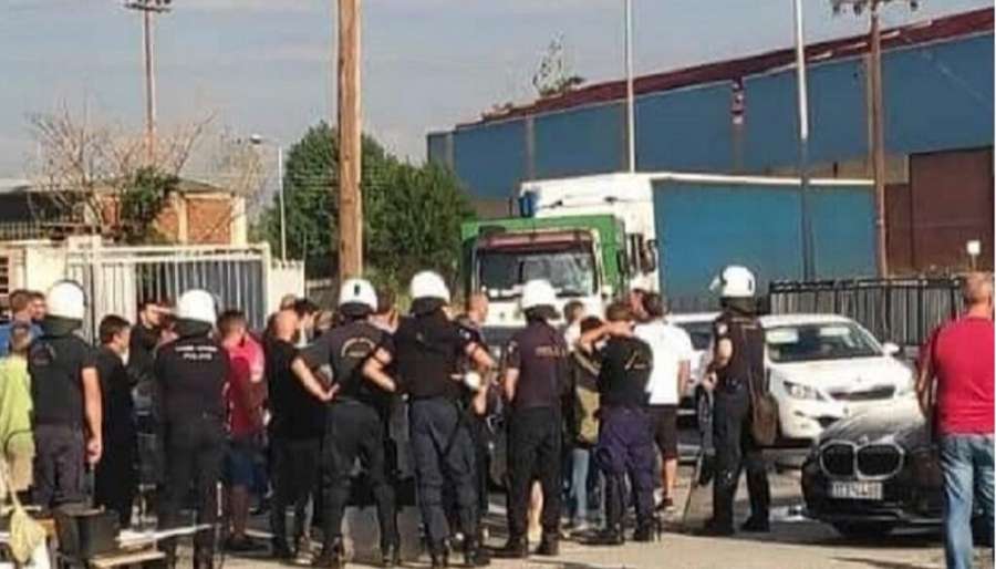 Θεσσαλονίκη: Συλλήψεις και ΜΑΤ στη «Μαλαματίνα» – Απεργοσπασία καταγγέλλουν οι εργαζόμενοι