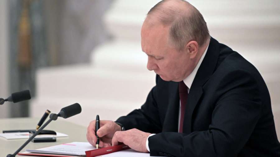 O Πούτιν αναγνώρισε την ανεξαρτησία Λουγκάνσκ και Ντονέτσκ – Υπέγραψε το διάταγμα (Video)