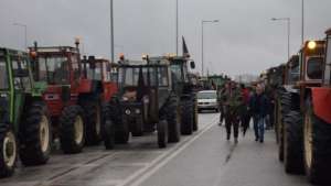 Αγροτική κινητοποίηση στην Καρδίτσα -στον κόμβο του Ε65 - με τρακτέρ - Ισχυρές αστυνομικές δυνάμεις στο σημείο - ΒΙΝΤΕΟ