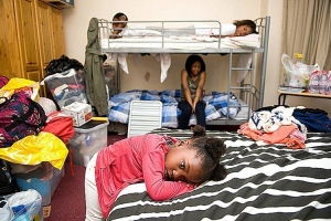 Η ακραία φτώχεια κρατά ανοιχτά τα σχολεία στη Νέα Υόρκη παρά τον κορονοϊό