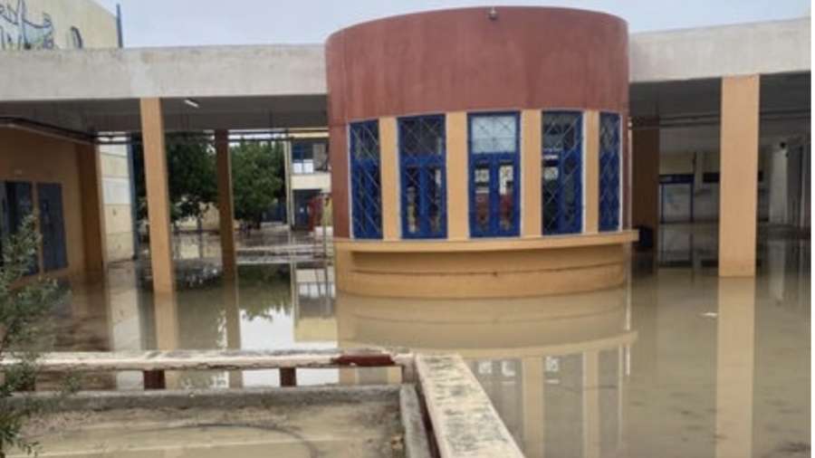 Για τα πλημμυρισμένα σχολεία της Αίγινας η “λύση” του ΔΔΕ Πειραιά τηλεκπαίδευση!