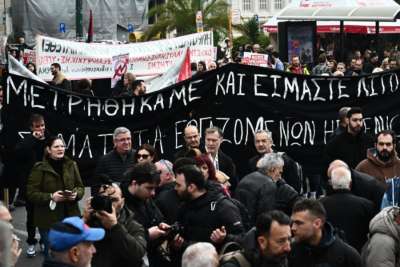 Για τη μεγαλειώδη απεργιακή διαδήλωση της 28ης Φλεβάρη