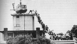 Η άτακτη αποχώρηση των Αμερικανών στρατιωτών από το Βιετνάμ (φωτογραφίες και βίντεο) 29 Απρίλη 1975
