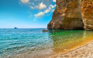 Η παραδεισένια παραλία της Κέρκυρας - Ένα επιβλητικό τοπίο με πάλλευκα, κάθετα βράχια και τιρκουάζ νερά - Δείτε τις φωτογραφίες