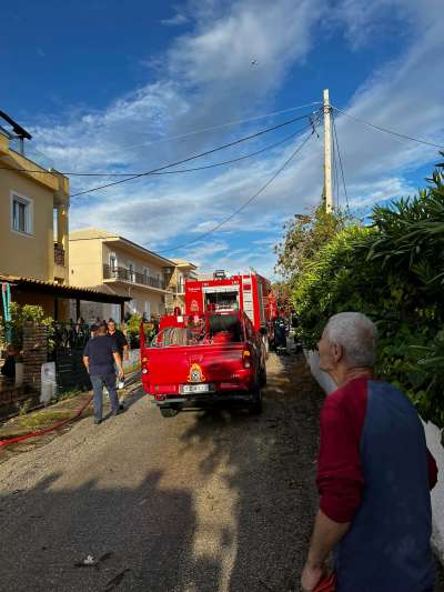 Μετά τον ανεμοστρόβιλο και πυρκαγιά σε οικία στον Άη Γιώργη (ΦΩΤΟ)