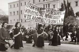 Δεκέμβρης 1944: Η αντίσταση του Δεκέμβρη, αποτελεί μια απ’ τις πιο λαμπερές σελίδες του αντιφασιστικού εθνικοαπελευθερωτικού αγώνα