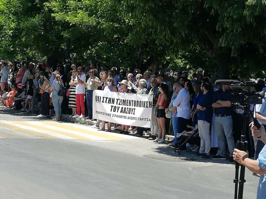 Διαμαρτυρία των κατοίκων της Γαρίτσας στην παρέλαση