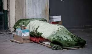 Ακραία κοινωνικά φαινόμενα: Μαχαίρωσαν άστεγο στη Θεσσαλονίκη