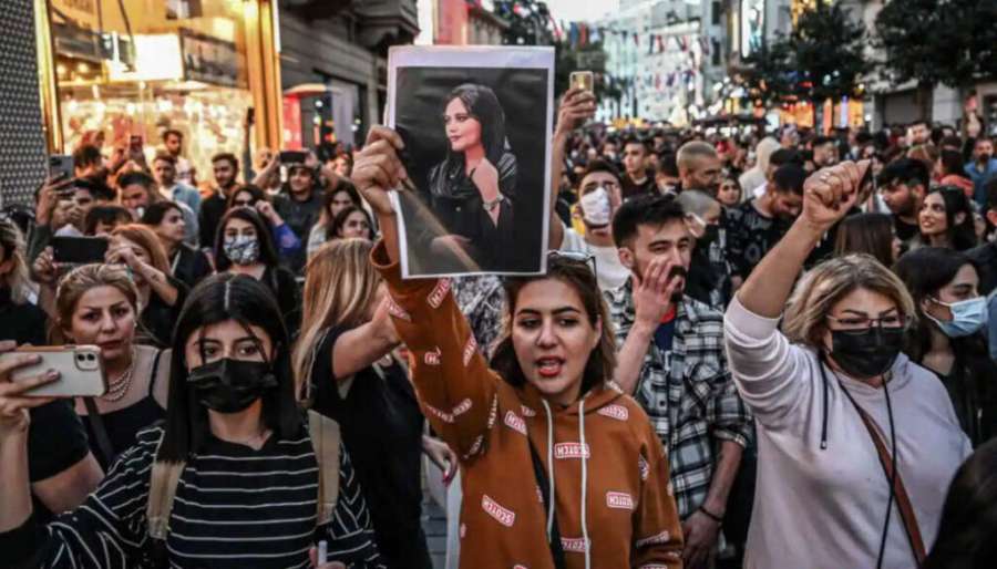 Ιρανική θεοκρατία και απύθμενη δυτική υποκρισία