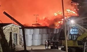 Με σκουπίδια η Νότια Κέρκυρα λόγω της πυρκαγιάς στο Τεμπλόνι