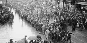 Η «Διεθνής» του Σπύρου Μαυρόπουλου πριν από εκατό χρόνια, το 1921 στον εορτασμό της Εργατικής Πρωτομαγιάς στην Κέρκυρα (video)