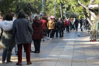 Ουρές από τα ξημερώματα και απίστευτη ταλαιπωρία για ένα rapid test