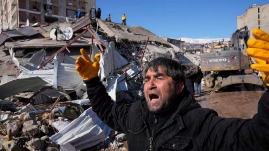 Εφιαλτικό το μέγεθος της καταστροφής στην Τουρκία από το σεισμό – Απύθμενη η υποκρισία της εγχώριας κυβερνητικής προπαγάνδας