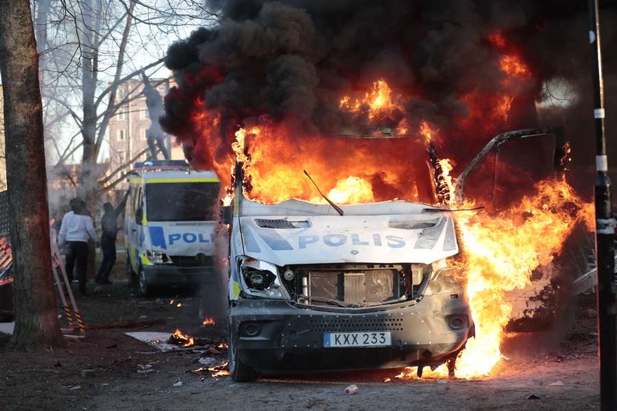 Η Σουηδία στις φλόγες