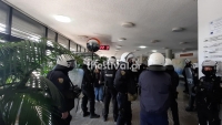 Επίθεση της Αστυνομίας στο ΑΠΘ – Προσαγωγές φοιτητών που είχαν καταλάβει το κτίριο διοίκησης (φωτο & video)