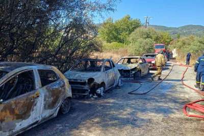 Φωτιά στο Νήσο – Κάηκαν 6 αυτοκίνητα